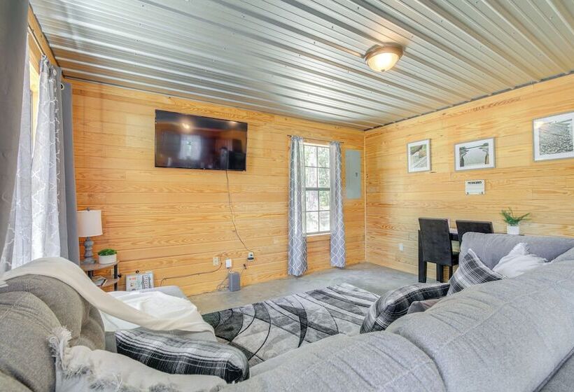 5 Mi To Sardis Lake: Pet Friendly Cabin Rental