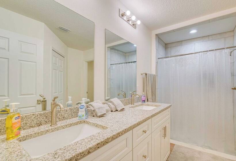 Crystal River Home W/ Lanai + Hot Tub