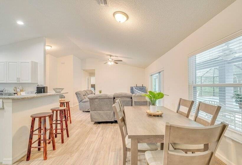 Crystal River Home W/ Lanai + Hot Tub