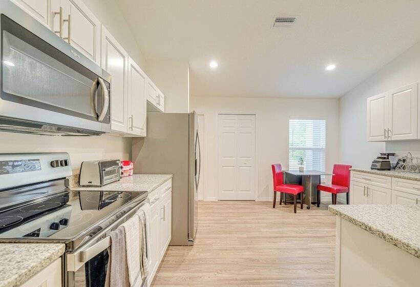 Crystal River Home W/ Lanai + Hot Tub