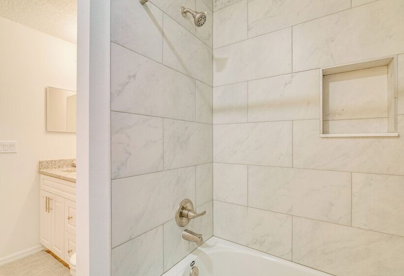 Crystal River Home W/ Lanai + Hot Tub