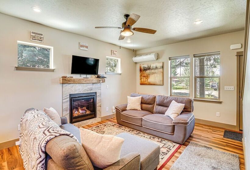 Charming Donnelly Home   1 Mi To Lake Cascade!