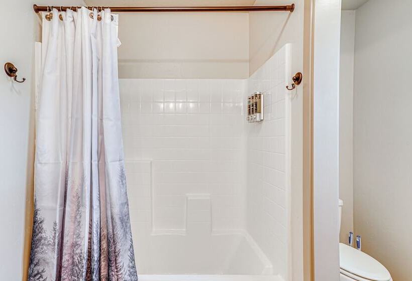 Charming Donnelly Home   1 Mi To Lake Cascade!