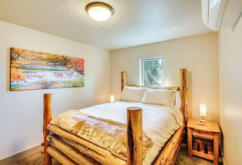 Charming Donnelly Home   1 Mi To Lake Cascade!