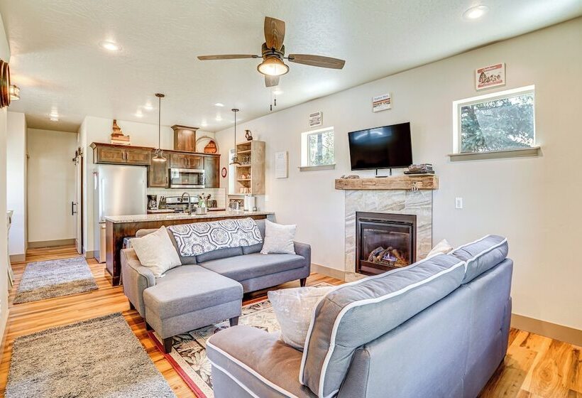 Charming Donnelly Home   1 Mi To Lake Cascade!