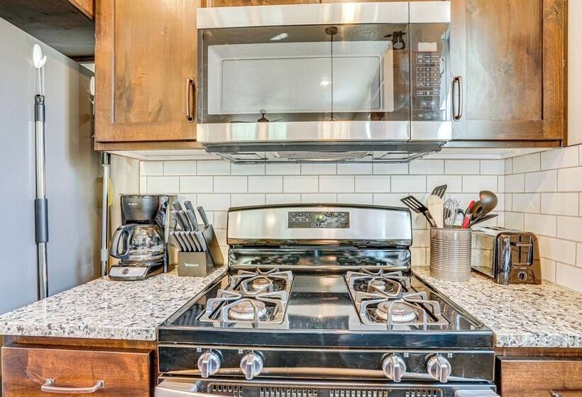 Charming Donnelly Home   1 Mi To Lake Cascade!