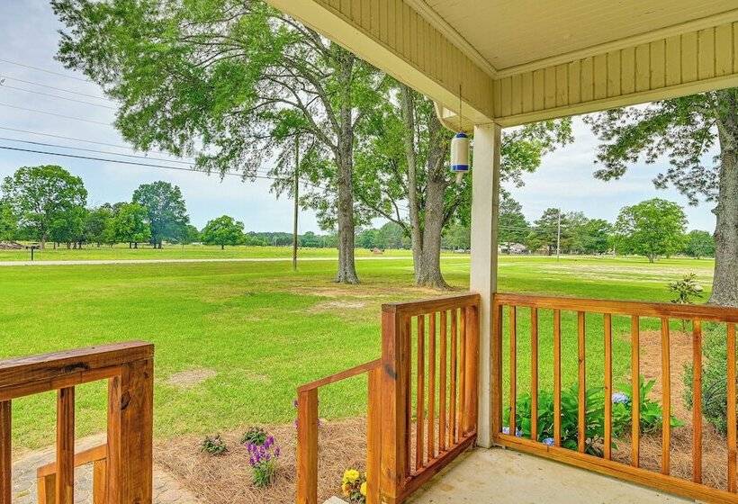 Pet Friendly Ecru Home: Patio & Yard, Near Hiking