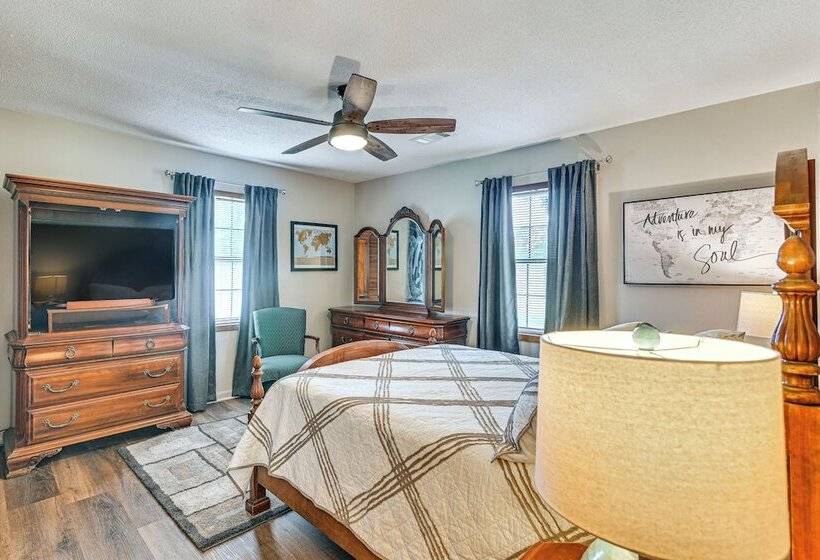 Pet Friendly Ecru Home: Patio & Yard, Near Hiking