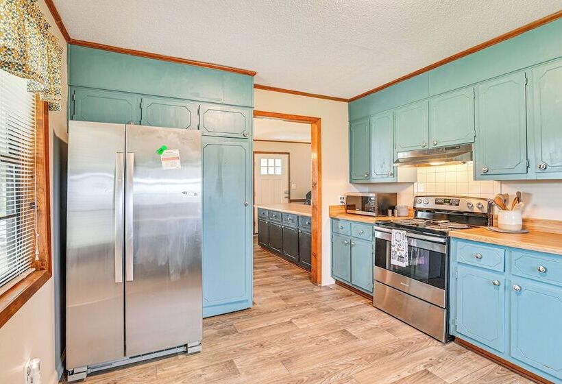 Pet Friendly Ecru Home: Patio & Yard, Near Hiking