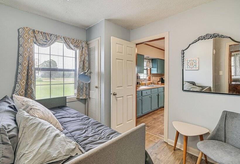 Pet Friendly Ecru Home: Patio & Yard, Near Hiking