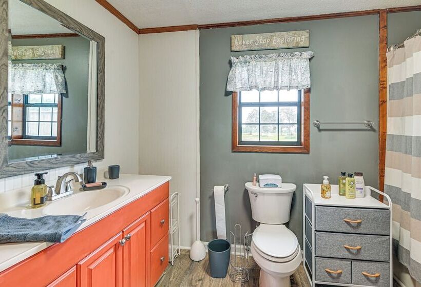 Pet Friendly Ecru Home: Patio & Yard, Near Hiking