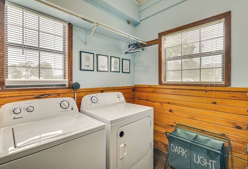 Pet Friendly Ecru Home: Patio & Yard, Near Hiking