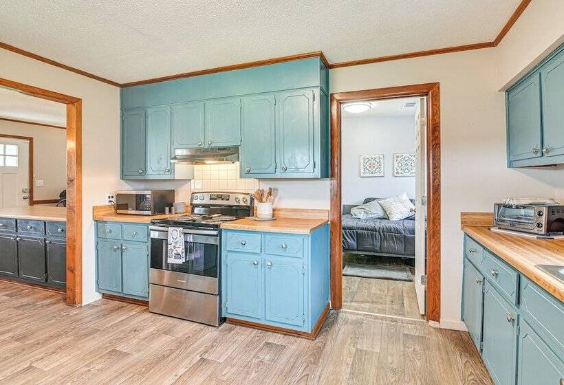 Pet Friendly Ecru Home: Patio & Yard, Near Hiking