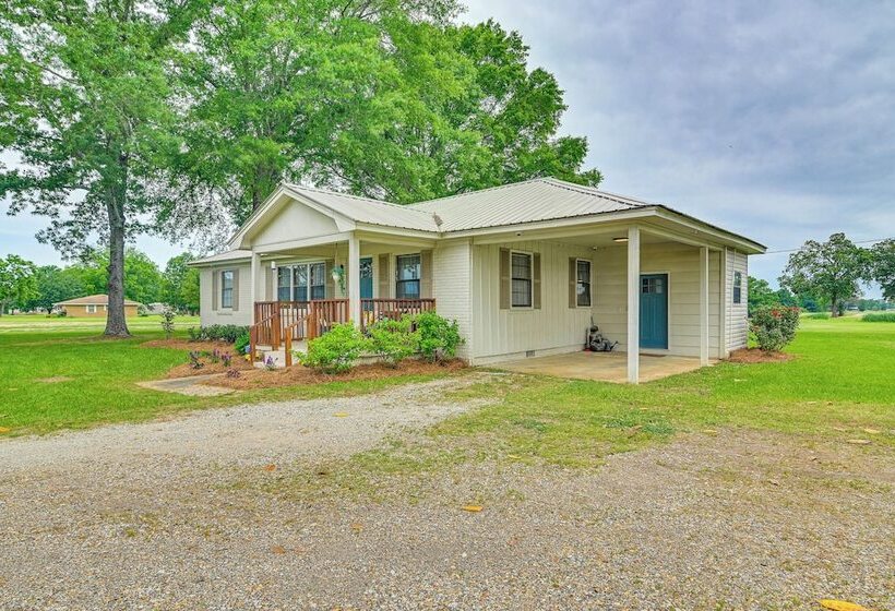 Pet Friendly Ecru Home: Patio & Yard, Near Hiking