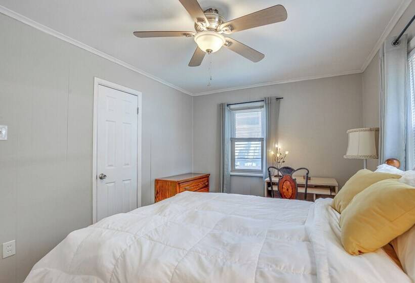 Pet Friendly Home   3 Mi To St Louis Airport