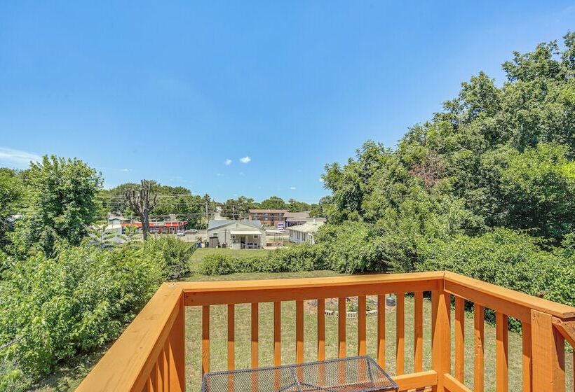 Pet Friendly Home   3 Mi To St Louis Airport