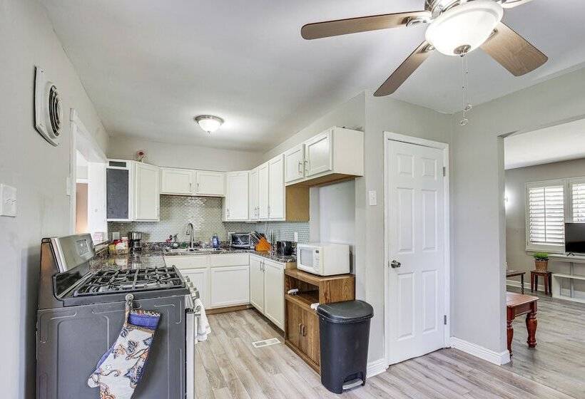 Pet Friendly Home   3 Mi To St Louis Airport