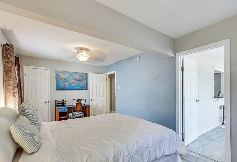 Pet Friendly Home   3 Mi To St Louis Airport