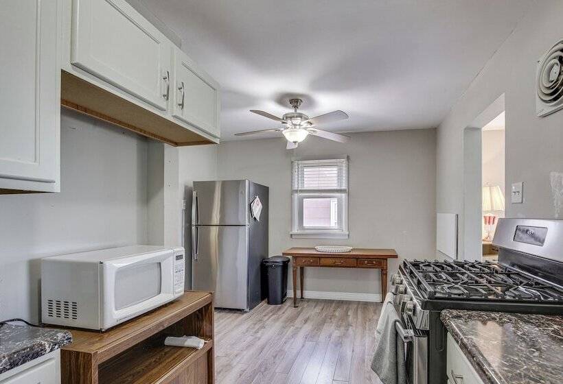 Pet Friendly Home   3 Mi To St Louis Airport