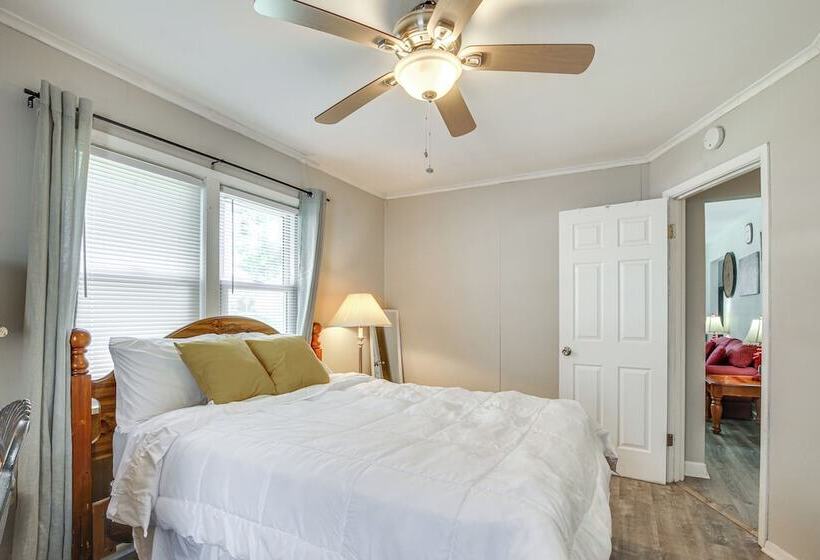 Pet Friendly Home   3 Mi To St Louis Airport