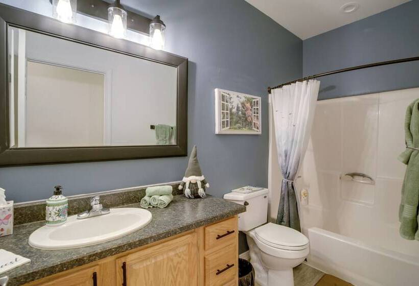 12 Mi To Flagstaff: Pet Friendly Home W/ Sunroom!