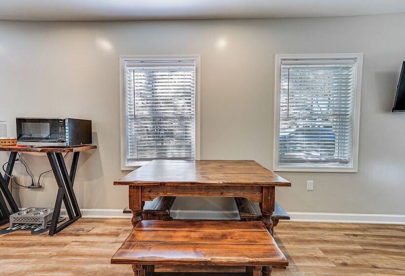 Fire Pit & Patio: Pet Friendly Cabin In Idlewild!