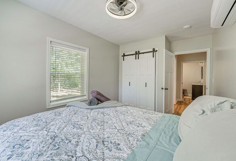 Fire Pit & Patio: Pet Friendly Cabin In Idlewild!