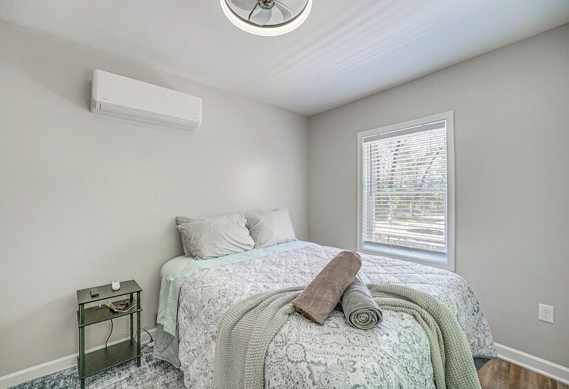 Fire Pit & Patio: Pet Friendly Cabin In Idlewild!