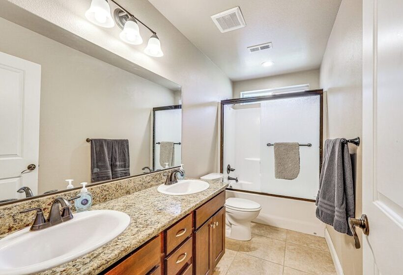 Pet Friendly Klamath Falls Home W/ Private Yard!