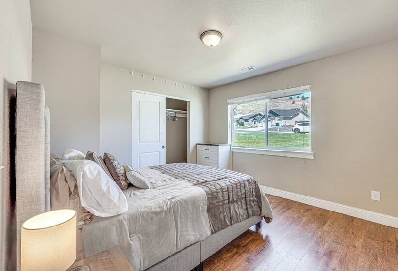 Pet Friendly Klamath Falls Home W/ Private Yard!