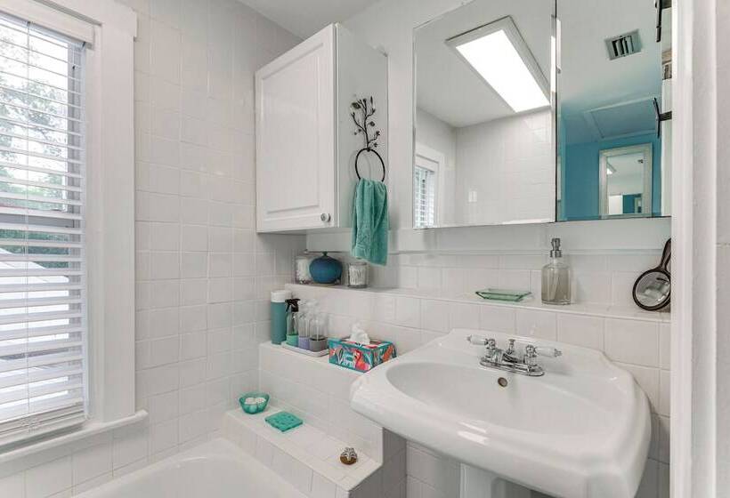 Pet Friendly Tampa Home In Walkable Neighborhood!