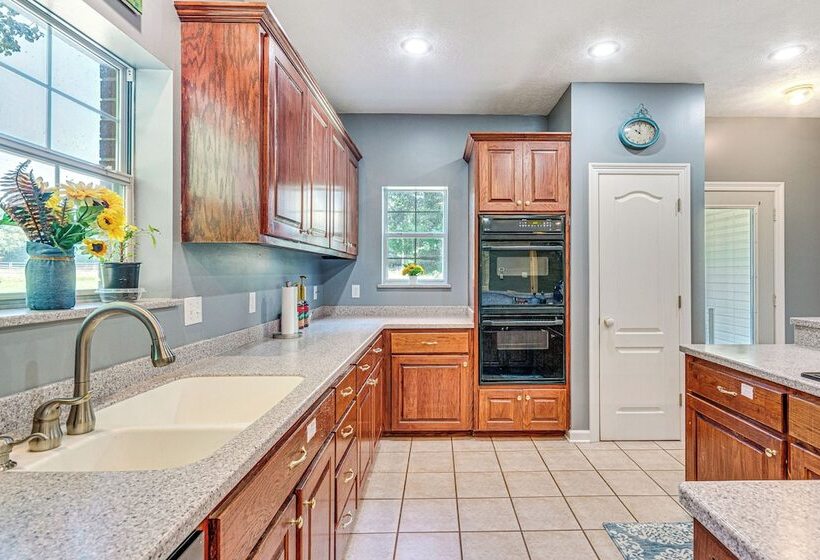 Pet Friendly Vilonia Home W/ Fenced Yard & Grill!