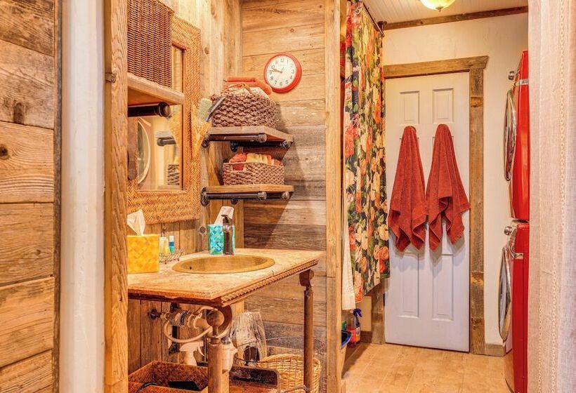 Pet Friendly Wimberley Cabin W/ Fire Pit & Hot Tub