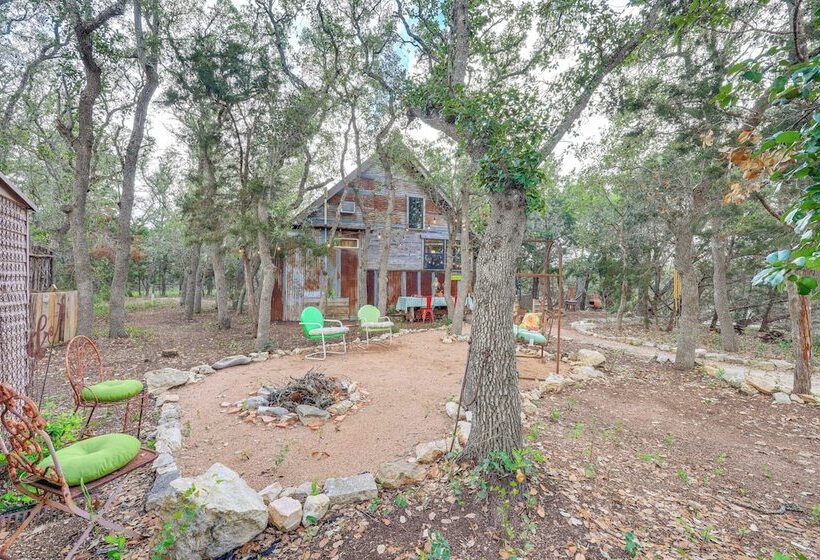 Pet Friendly Wimberley Cabin W/ Fire Pit & Hot Tub