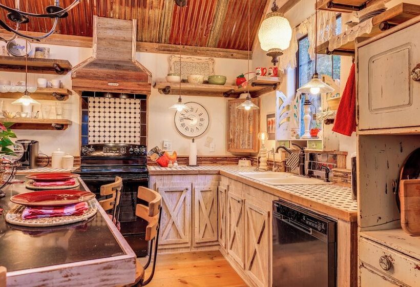 Pet Friendly Wimberley Cabin W/ Fire Pit & Hot Tub