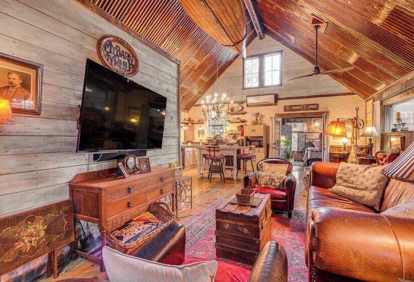 Pet Friendly Wimberley Cabin W/ Fire Pit & Hot Tub