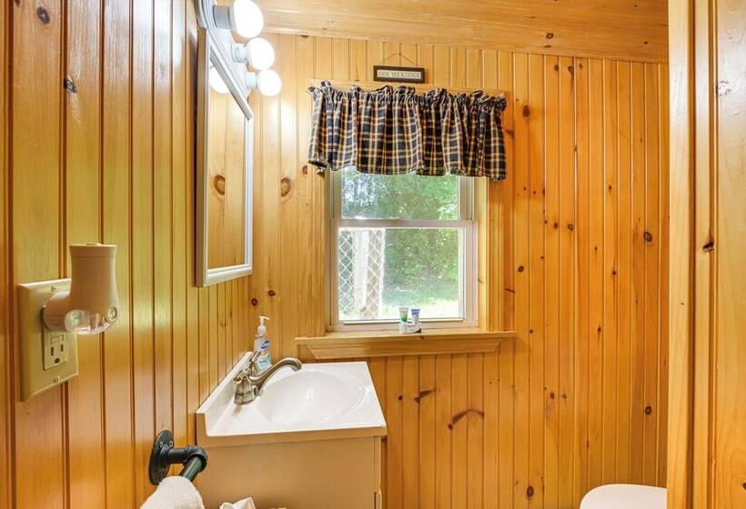 Picturesque Lakefront Cabin In Whiting, Maine!