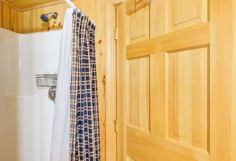 Picturesque Lakefront Cabin In Whiting, Maine!