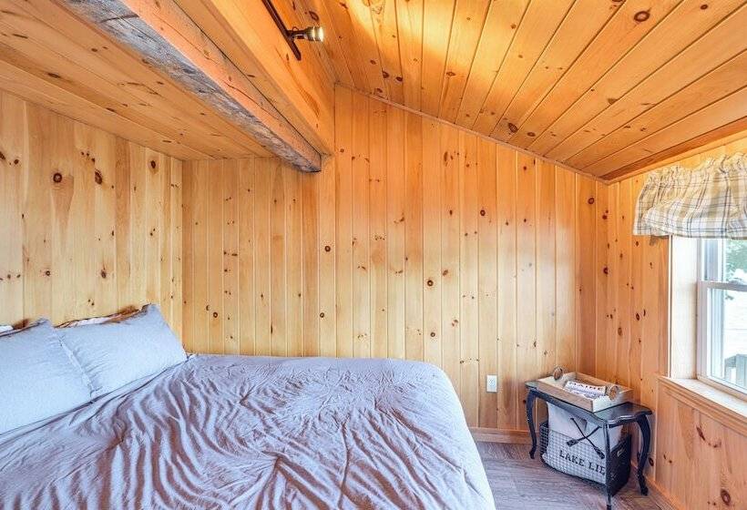 Picturesque Lakefront Cabin In Whiting, Maine!