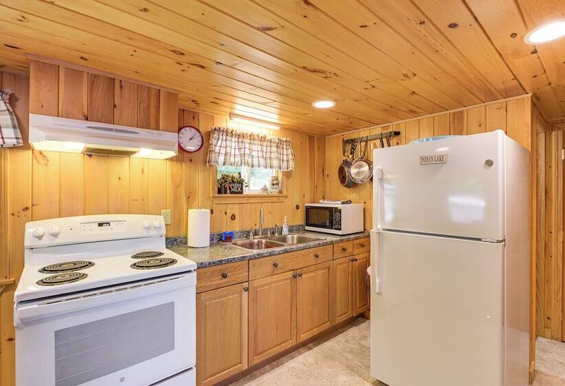 Picturesque Lakefront Cabin In Whiting, Maine!