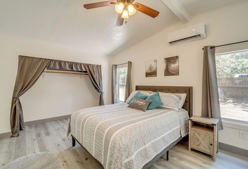 Pine Home W/ Decks & Grill < 1 Mi To Downtown!