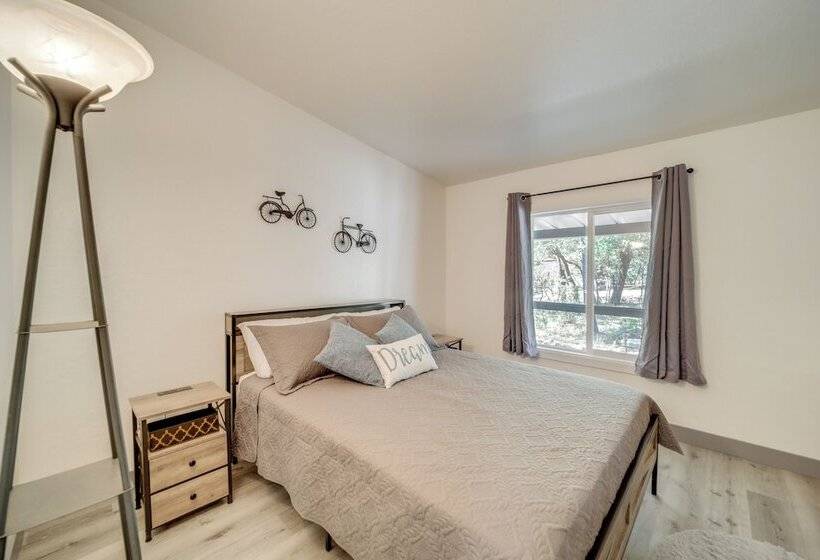 Pine Home W/ Decks & Grill < 1 Mi To Downtown!