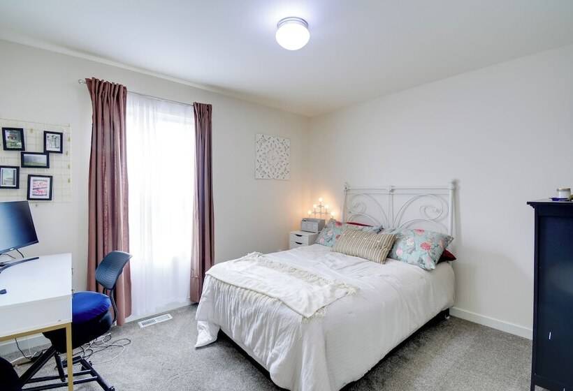 Family Friendly Port Orchard Holiday Retreat!