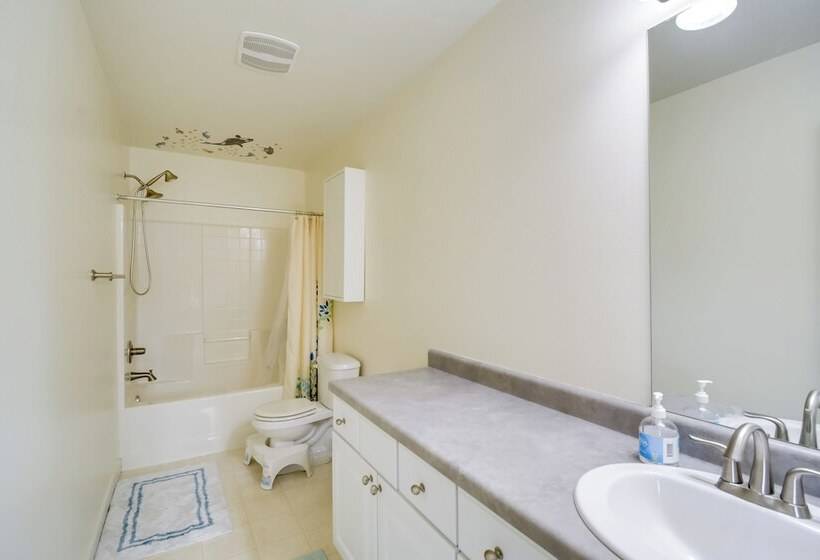 Family Friendly Port Orchard Holiday Retreat!