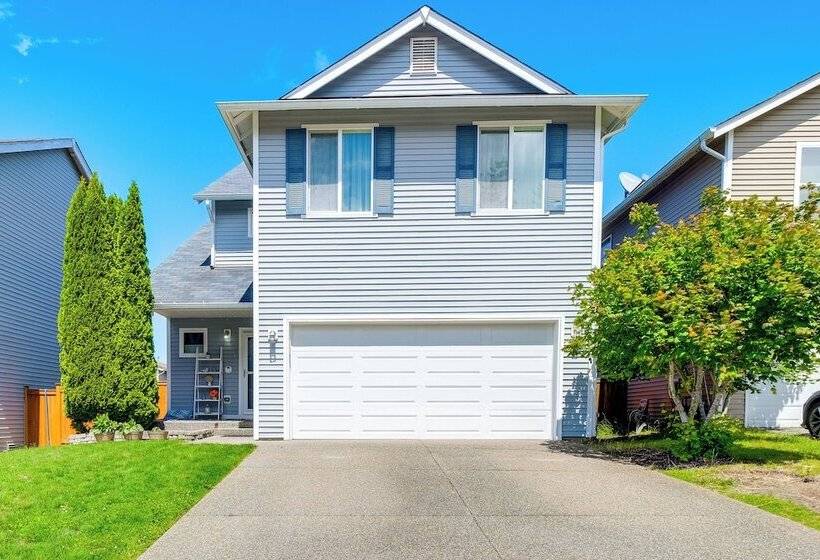 Family Friendly Port Orchard Holiday Retreat!