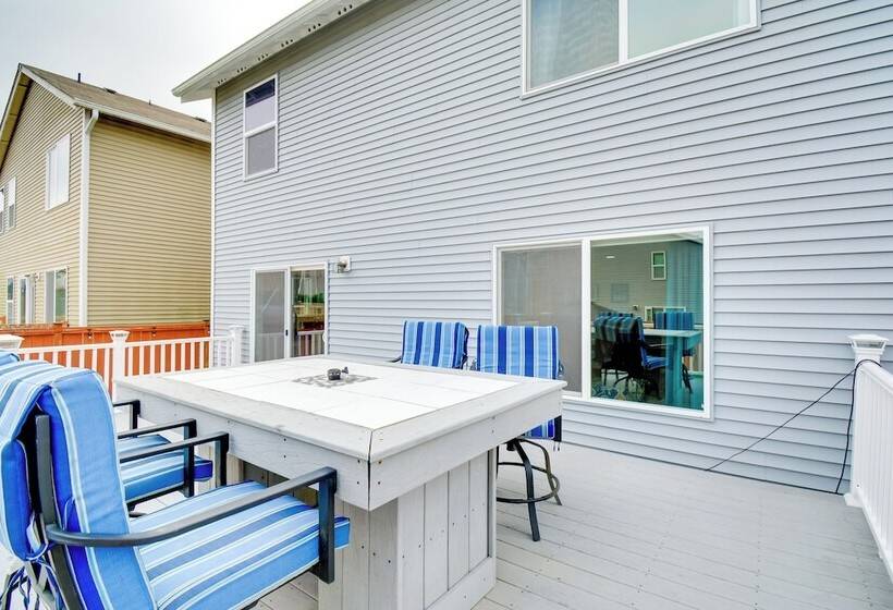 Family Friendly Port Orchard Holiday Retreat!