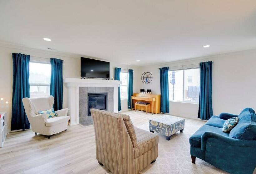 Family Friendly Port Orchard Holiday Retreat!