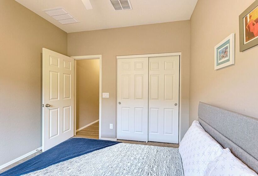 Quiet Casa Grande House Next To Villago Park!