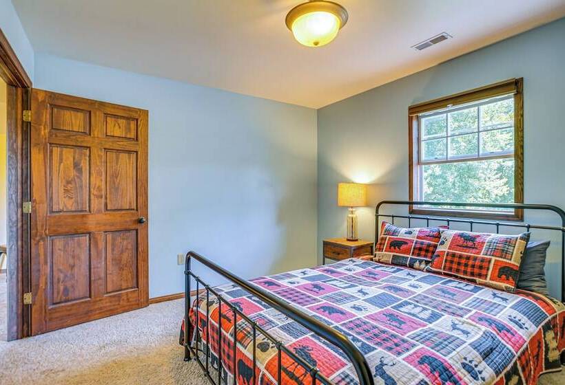 Quiet Family Cabin In Hamden: Hot Tub + Game Room!