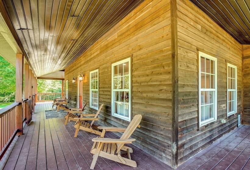 Quiet Family Cabin In Hamden: Hot Tub + Game Room!